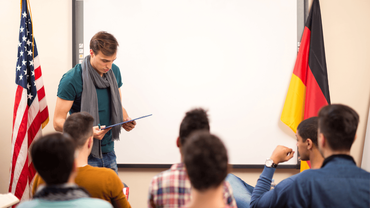 Apa Itu Asisten Dosen? Pengertian, Tugas, dan Syarat-syaratnya