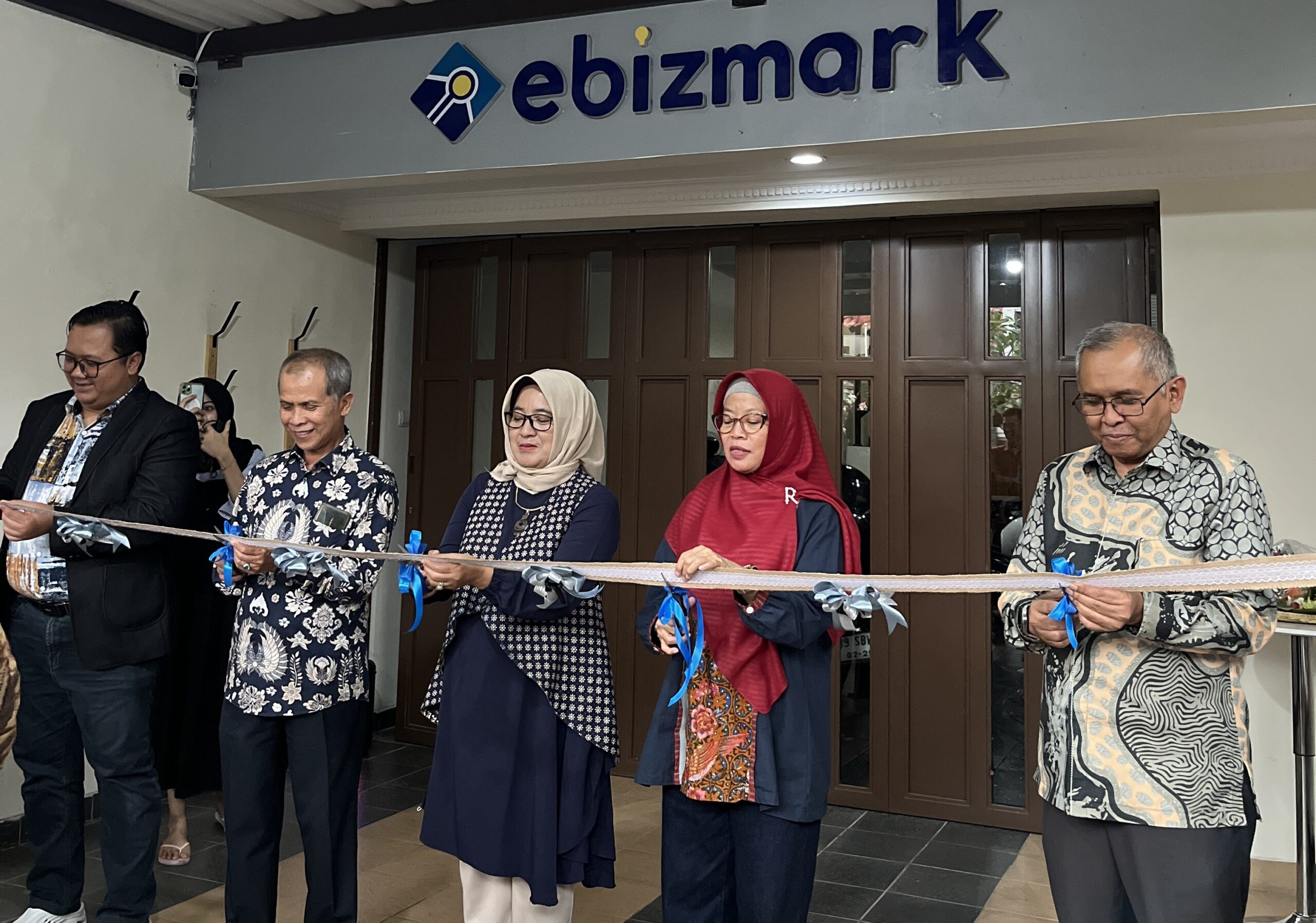 HUT Ke-4 Ebiz