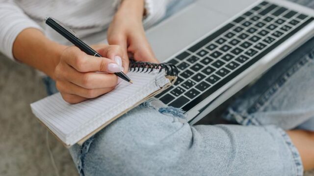 perbedaan metode penelitian deskriptif dan eksplanati