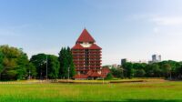 peringkat universitas